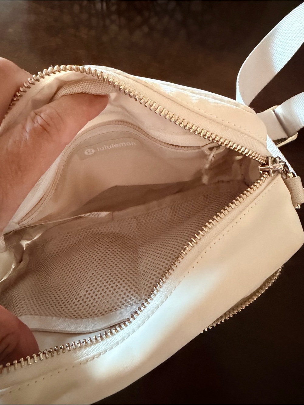 2L Lululemon Cream Crossbody Bag with Gold Logo - Picture 4 of 4